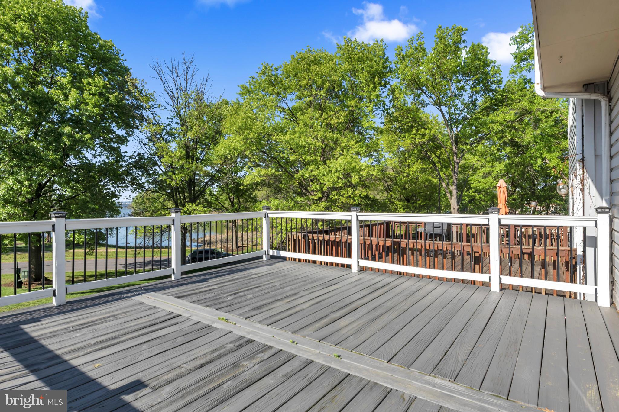 STONEY BEACH - Residential