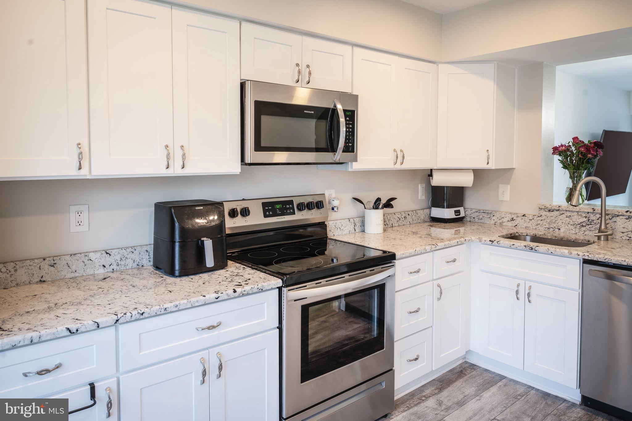 STONEY BEACH - Residential