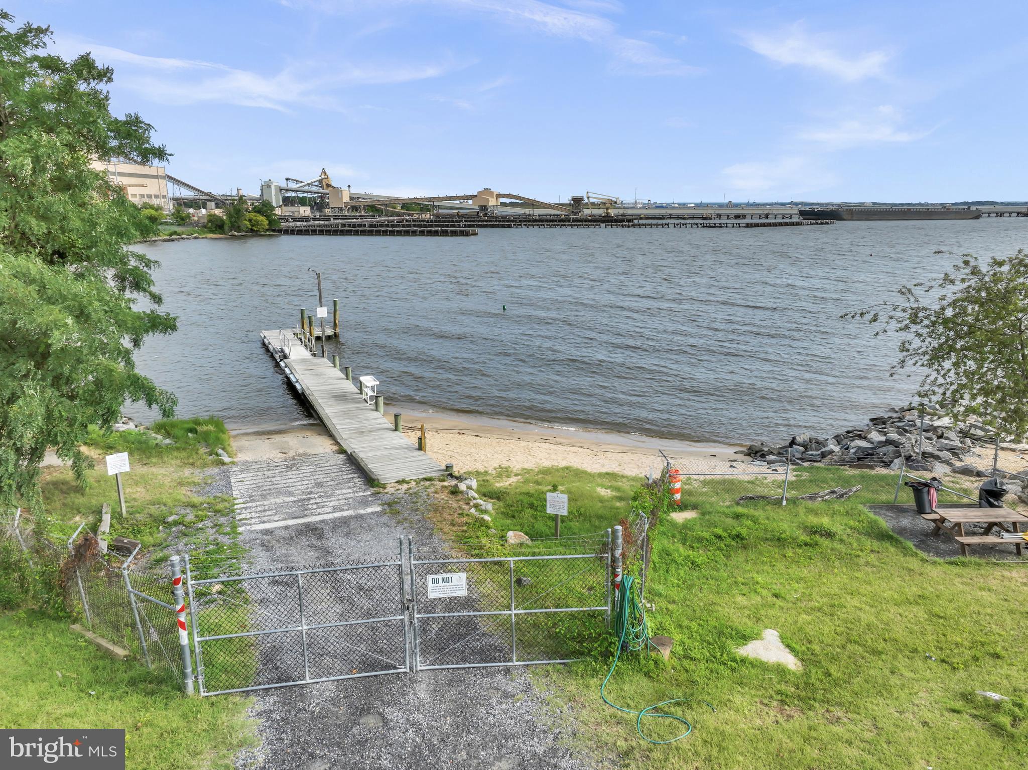 STONEY BEACH - Residential