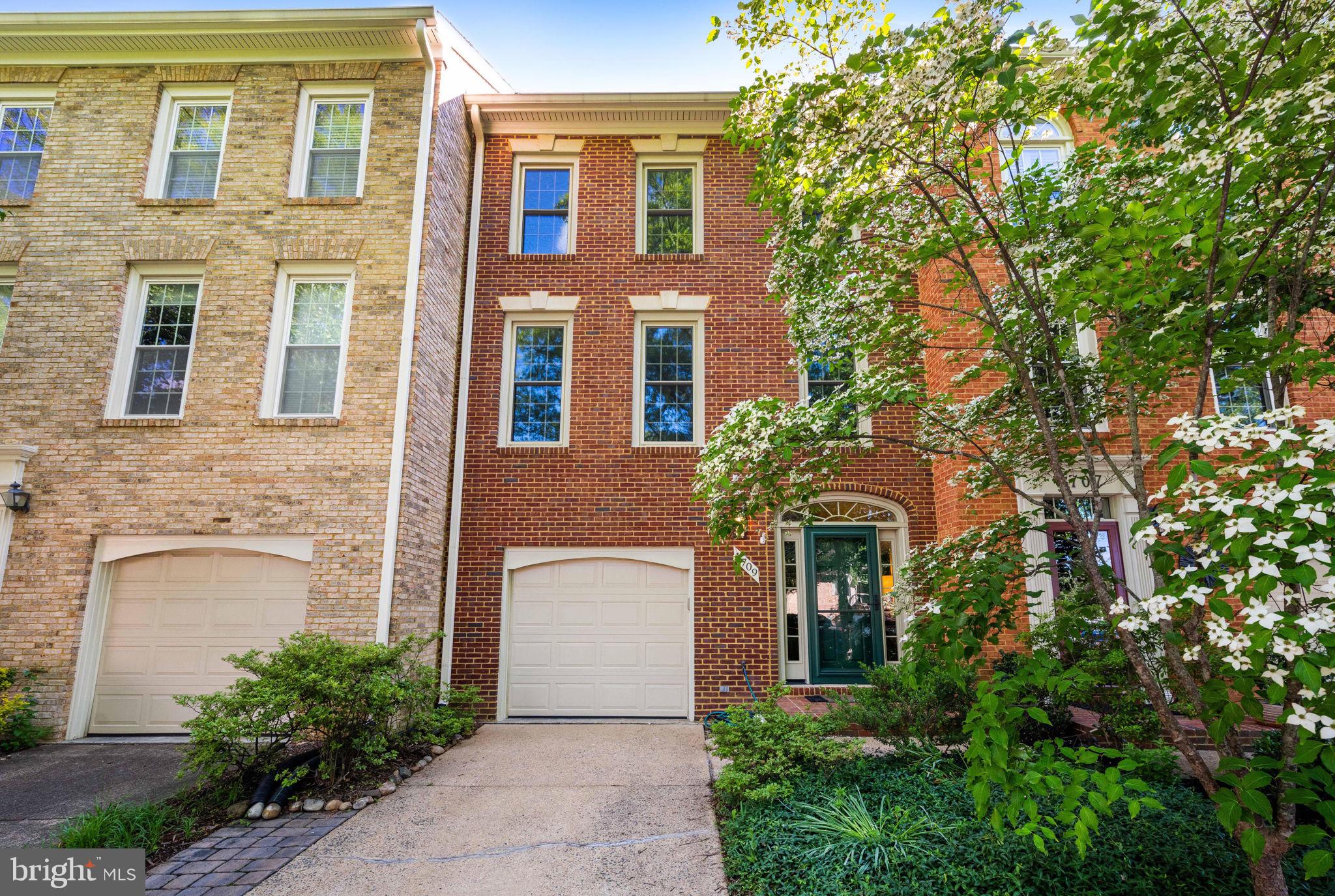 1709 DOGWOOD DRIVE