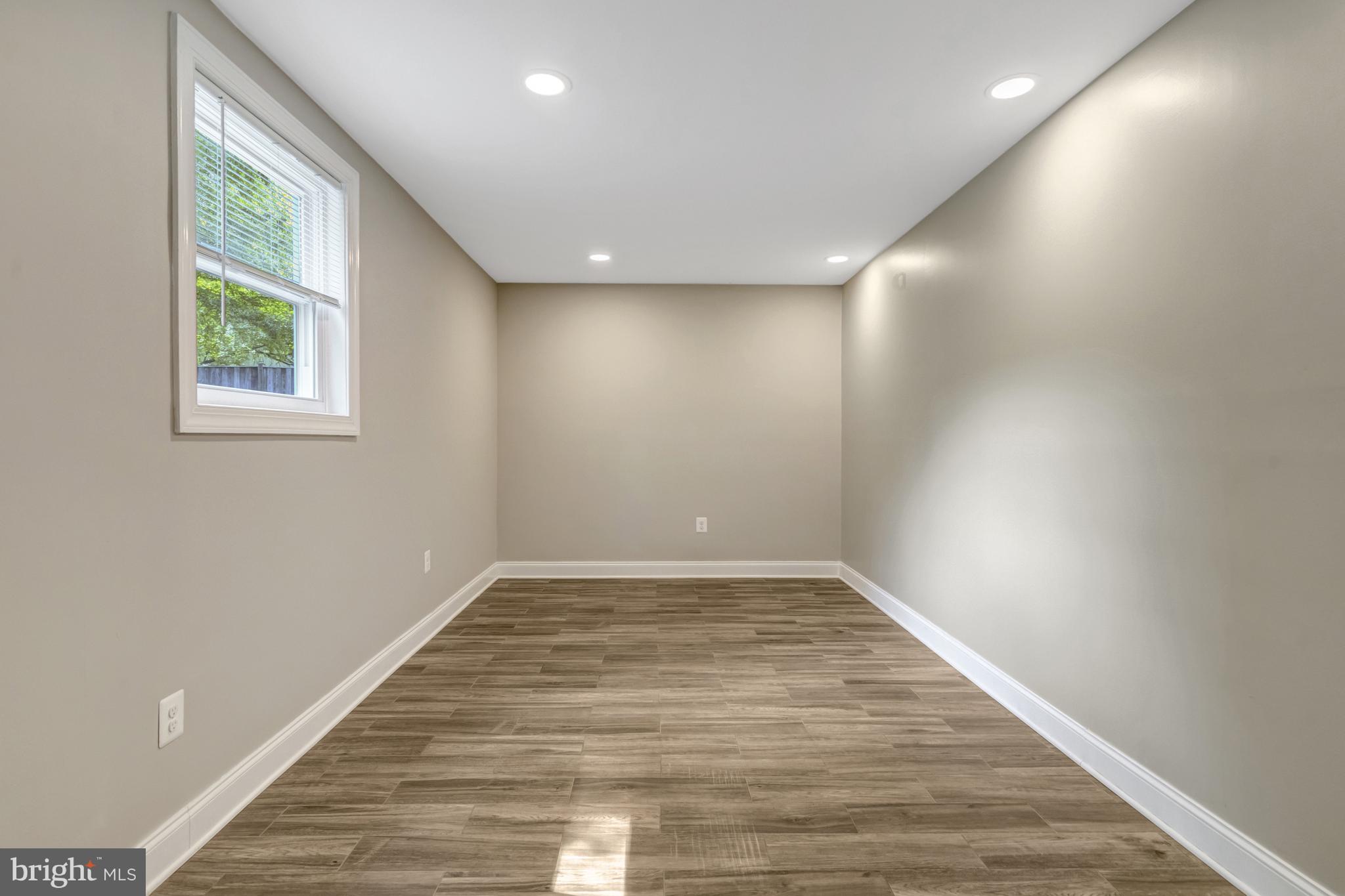 MOSBY WOODS - Residential