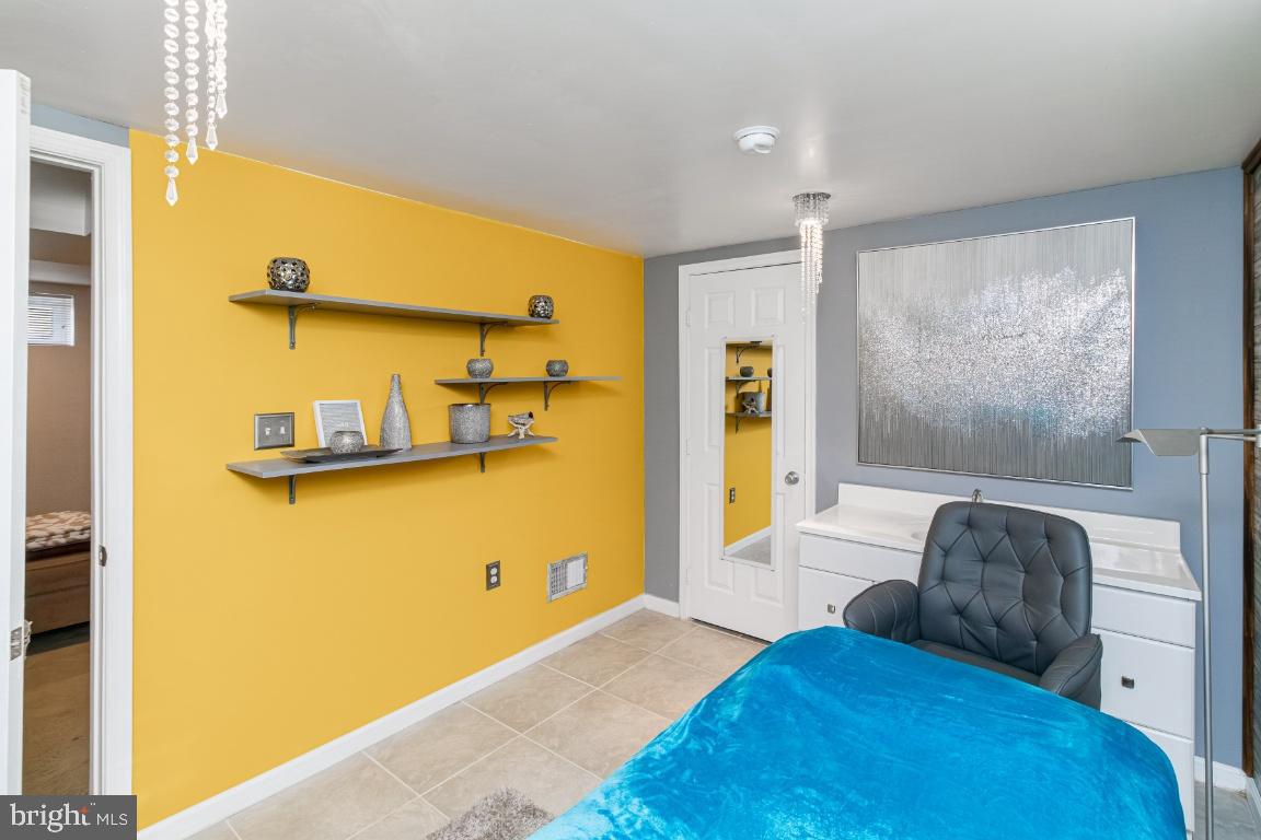 FOREST MANOR - Residential