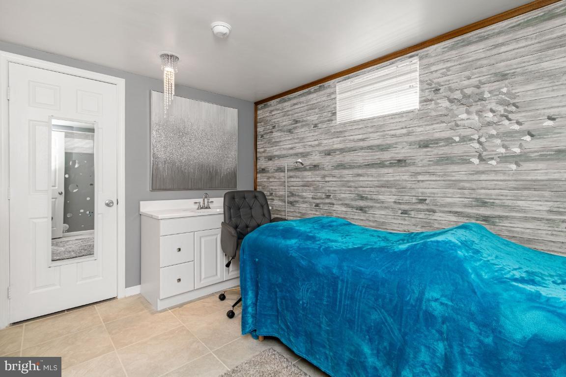 FOREST MANOR - Residential