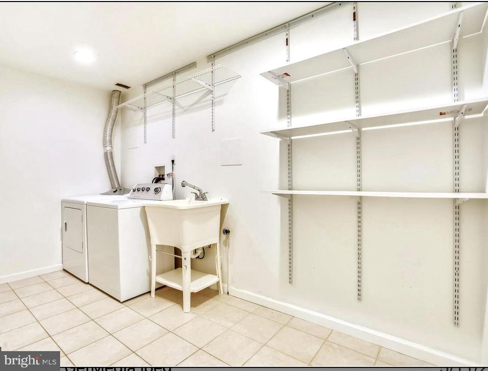 ARROWOOD - Residential Lease