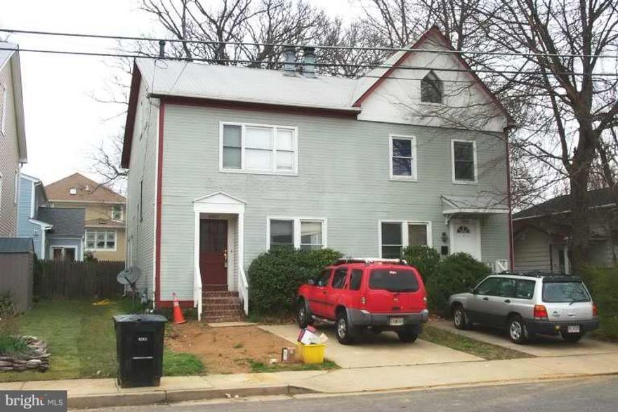 3 Levels above  grade home.  Walk to Clarendon and  VA square Metro.  Hardwood floors, fireplace and much more.  The townhome is in great condition.