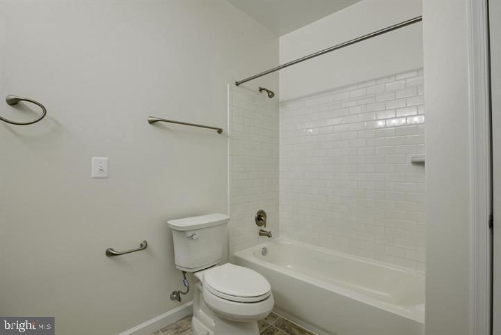 CHRISTOPHER AT CEDAR LAKES - Residential Lease