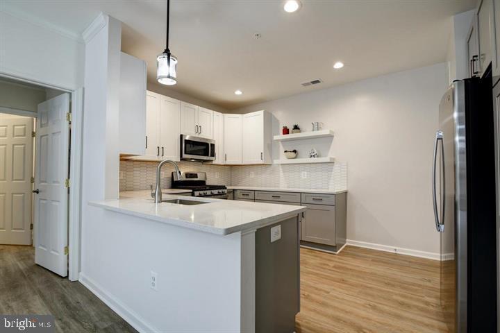 CHRISTOPHER AT CEDAR LAKES - Residential Lease