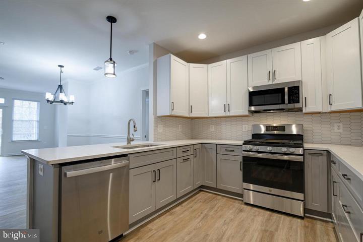 CHRISTOPHER AT CEDAR LAKES - Residential Lease