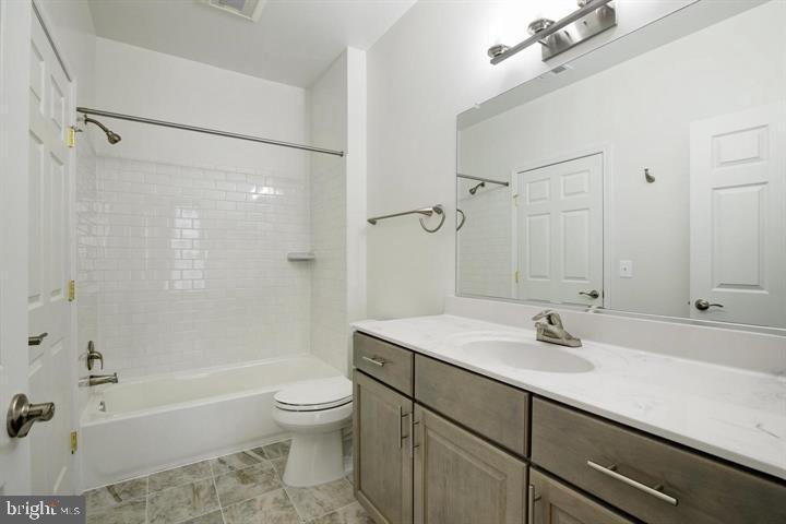 CHRISTOPHER AT CEDAR LAKES - Residential Lease