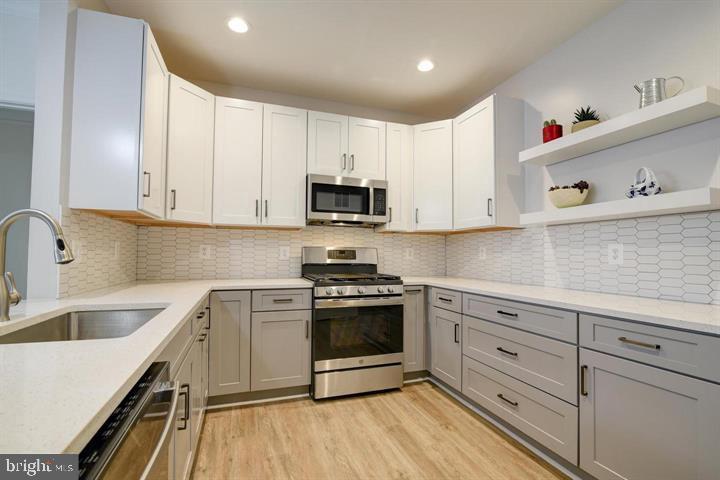 CHRISTOPHER AT CEDAR LAKES - Residential Lease