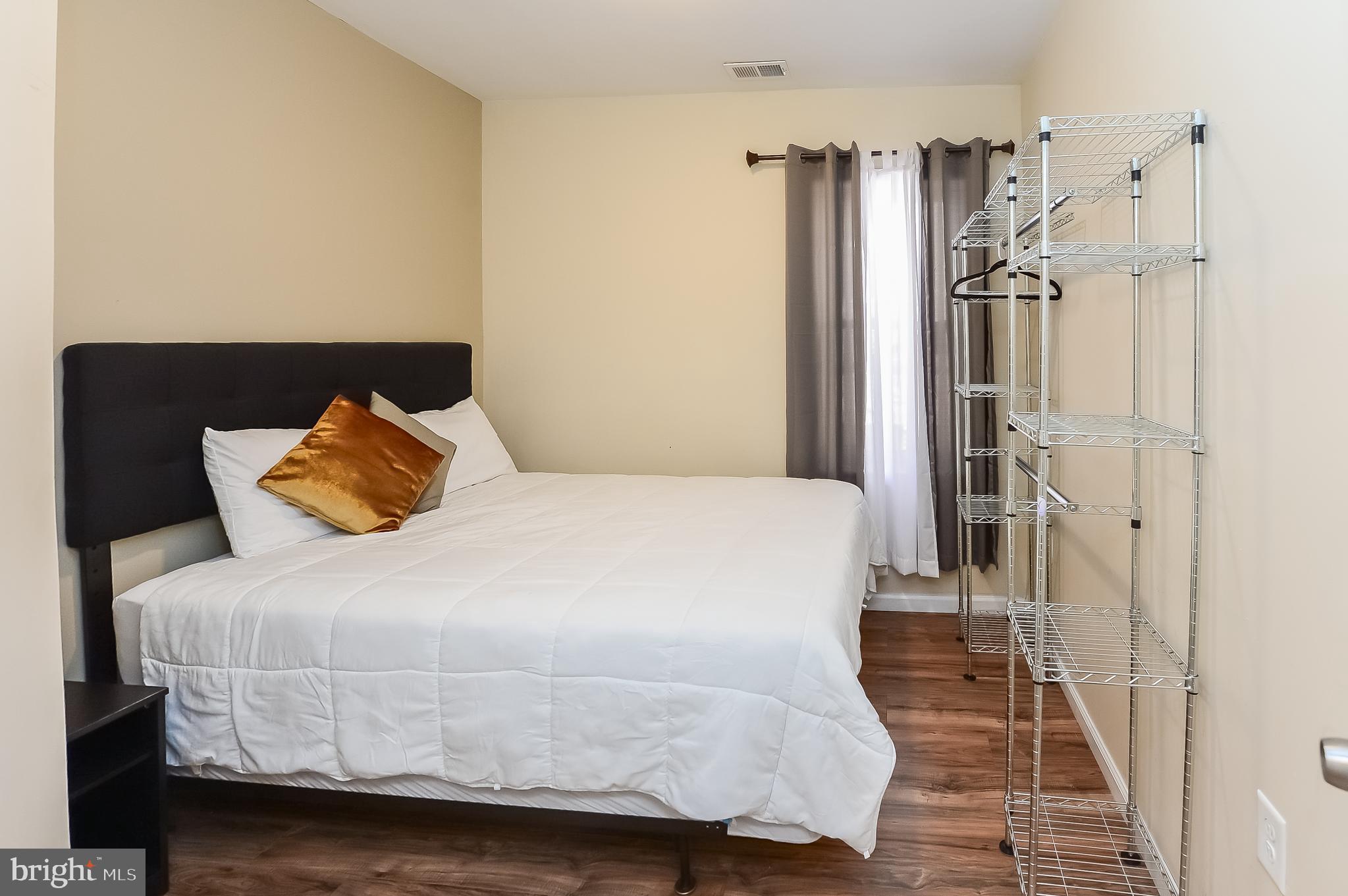 WALNUT HILL - Residential Lease