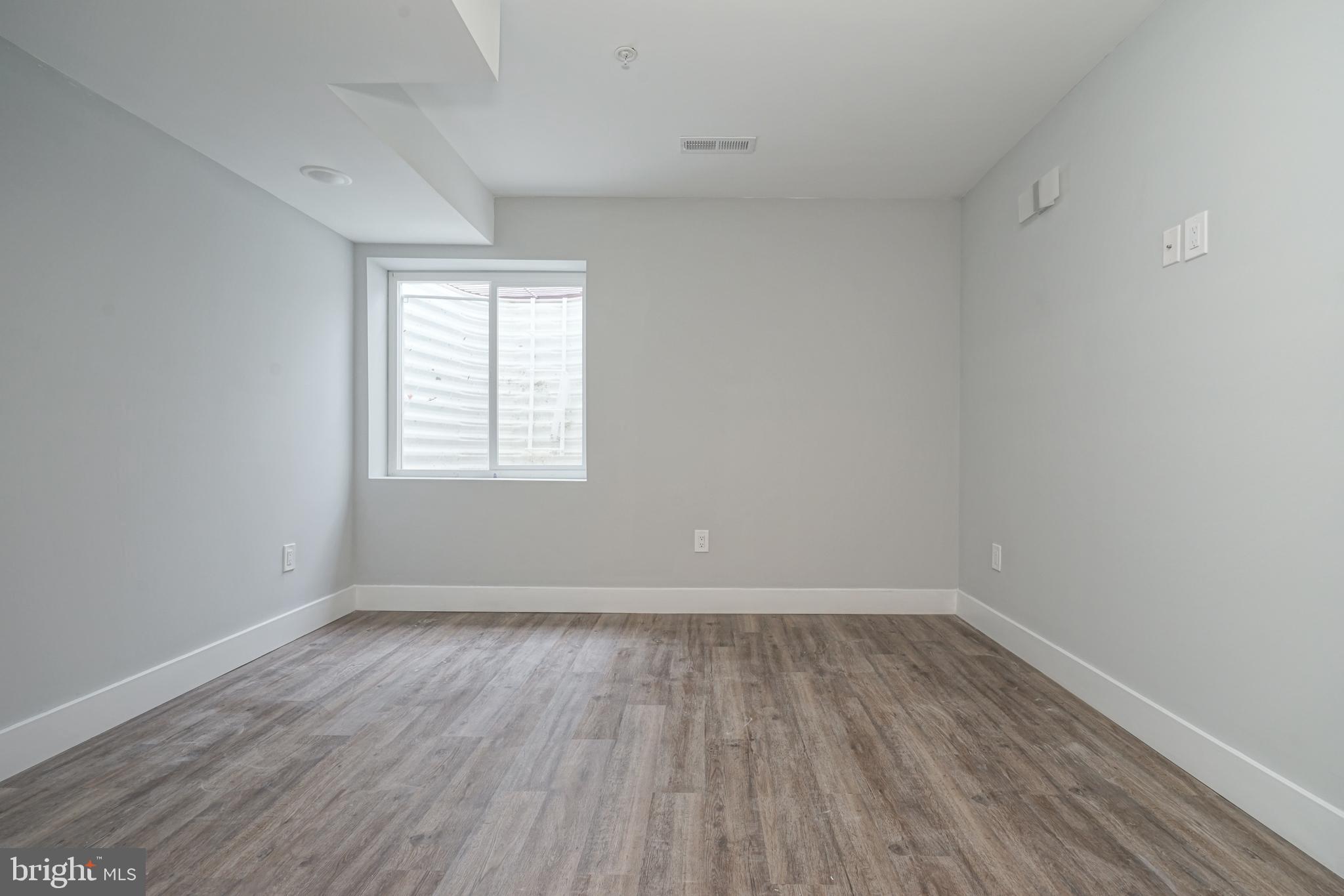 SHARSWOOD - Residential