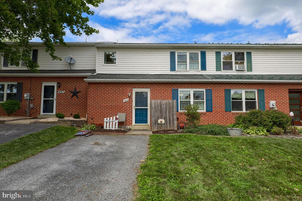 Photo of 465 CROSSWINDS DR, LITITZ, PA 17543 (MLS # PALA2039348)