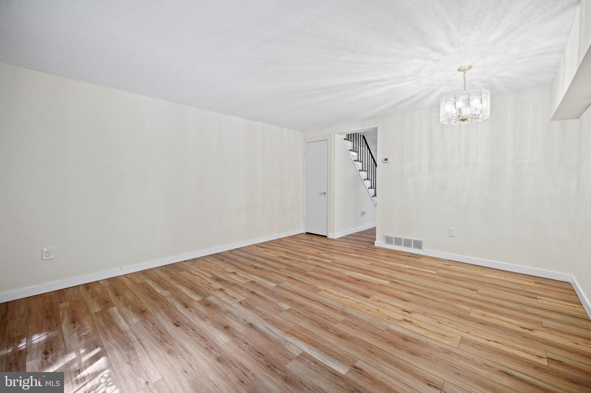 WINDMILL SQUARE - Residential