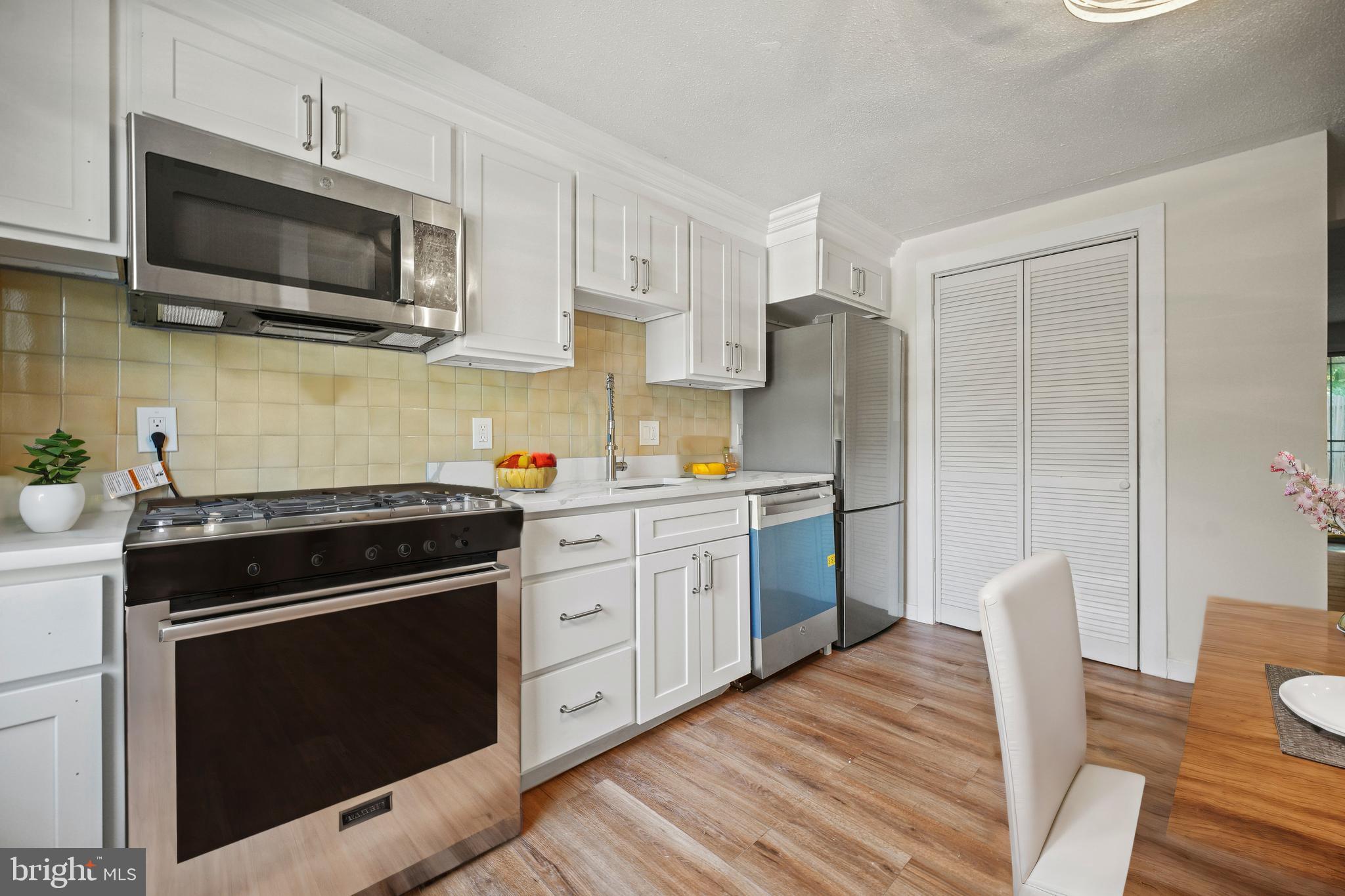 WINDMILL SQUARE - Residential