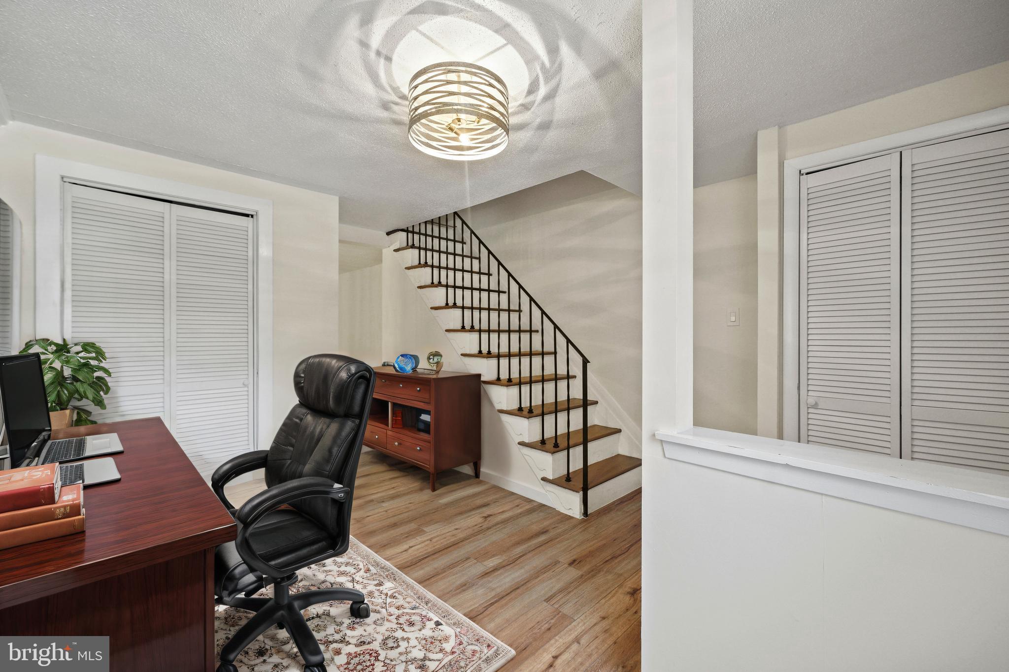 WINDMILL SQUARE - Residential