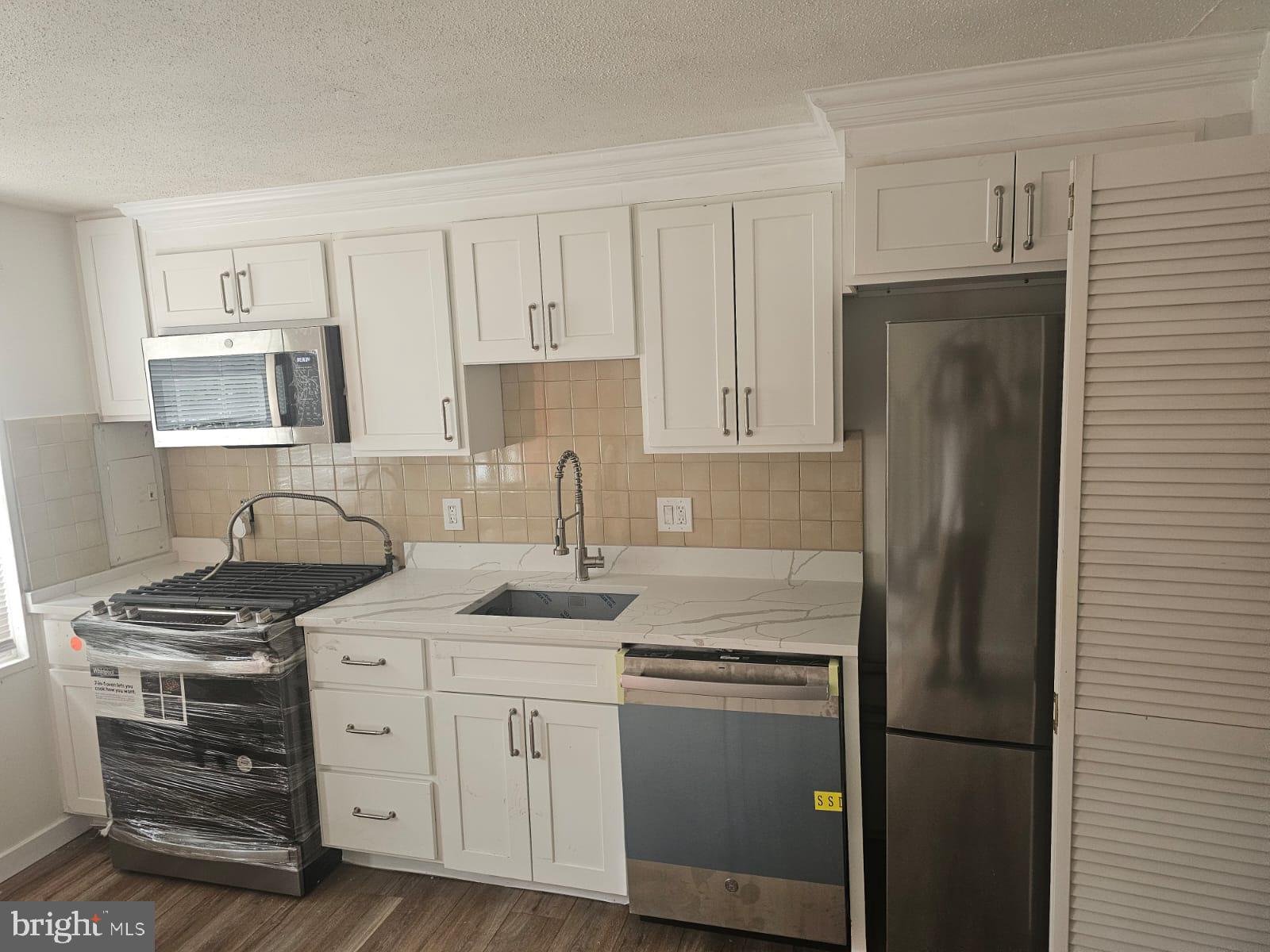 WINDMILL SQUARE - Residential