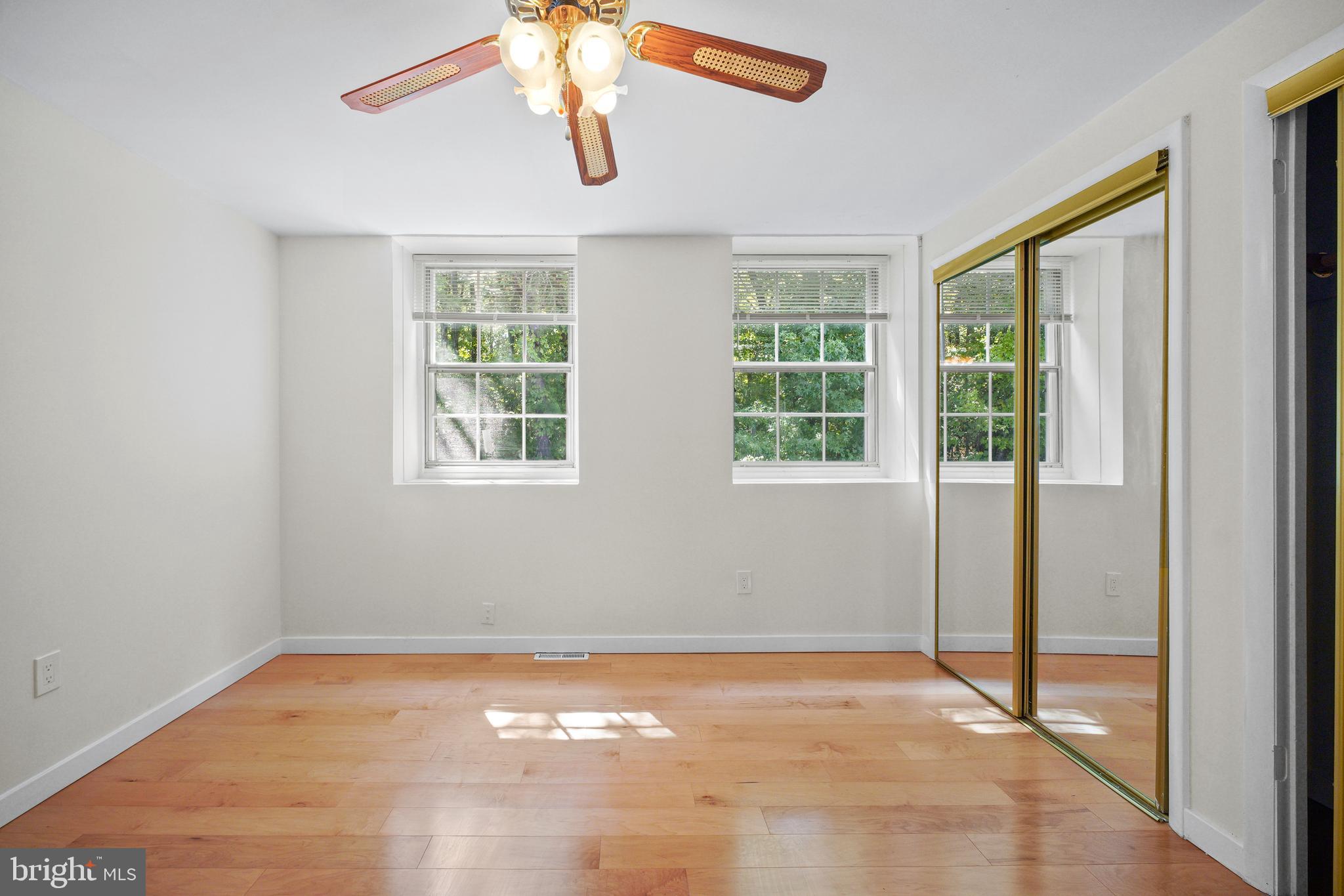 WINDMILL SQUARE - Residential