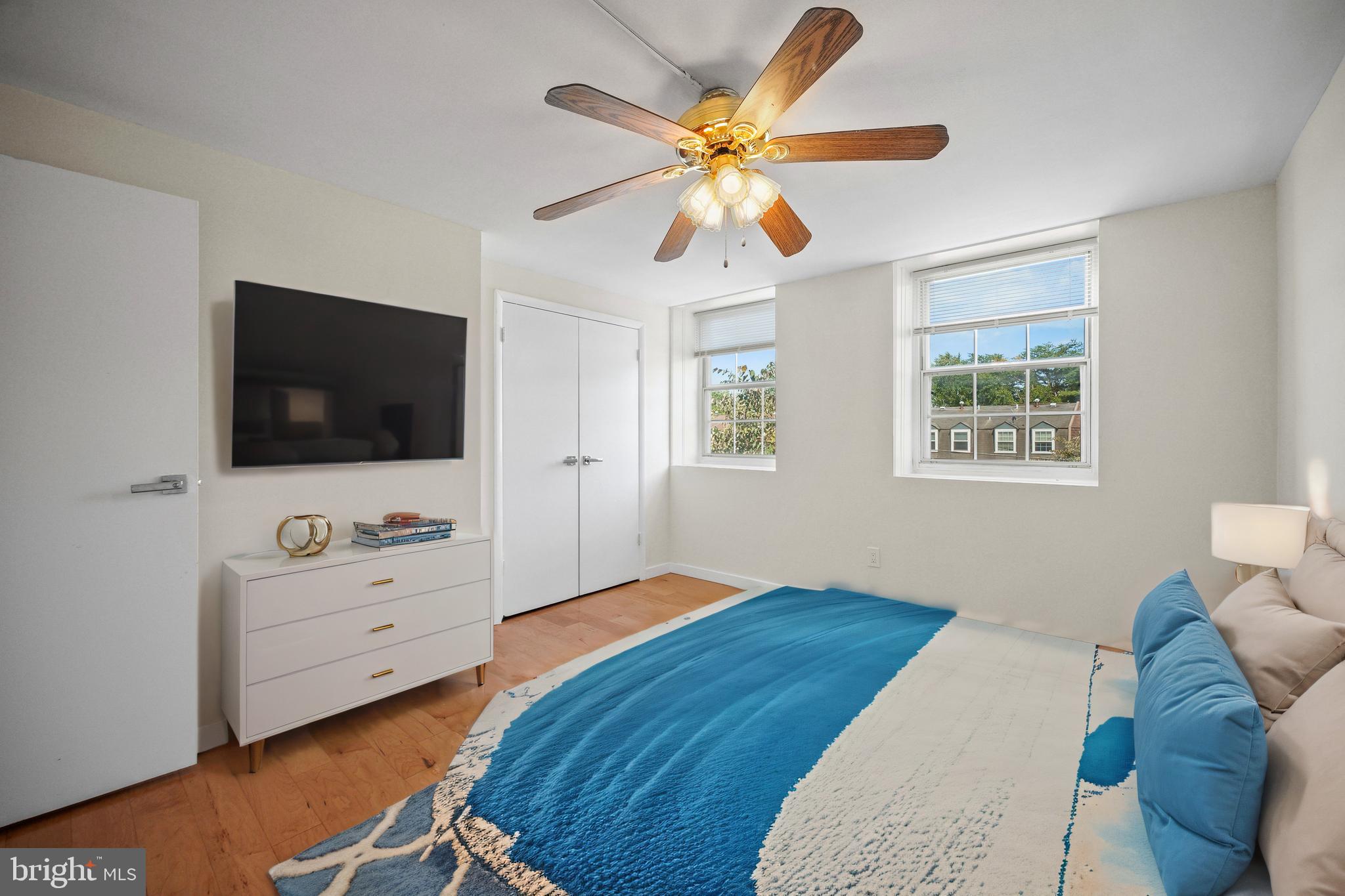 WINDMILL SQUARE - Residential