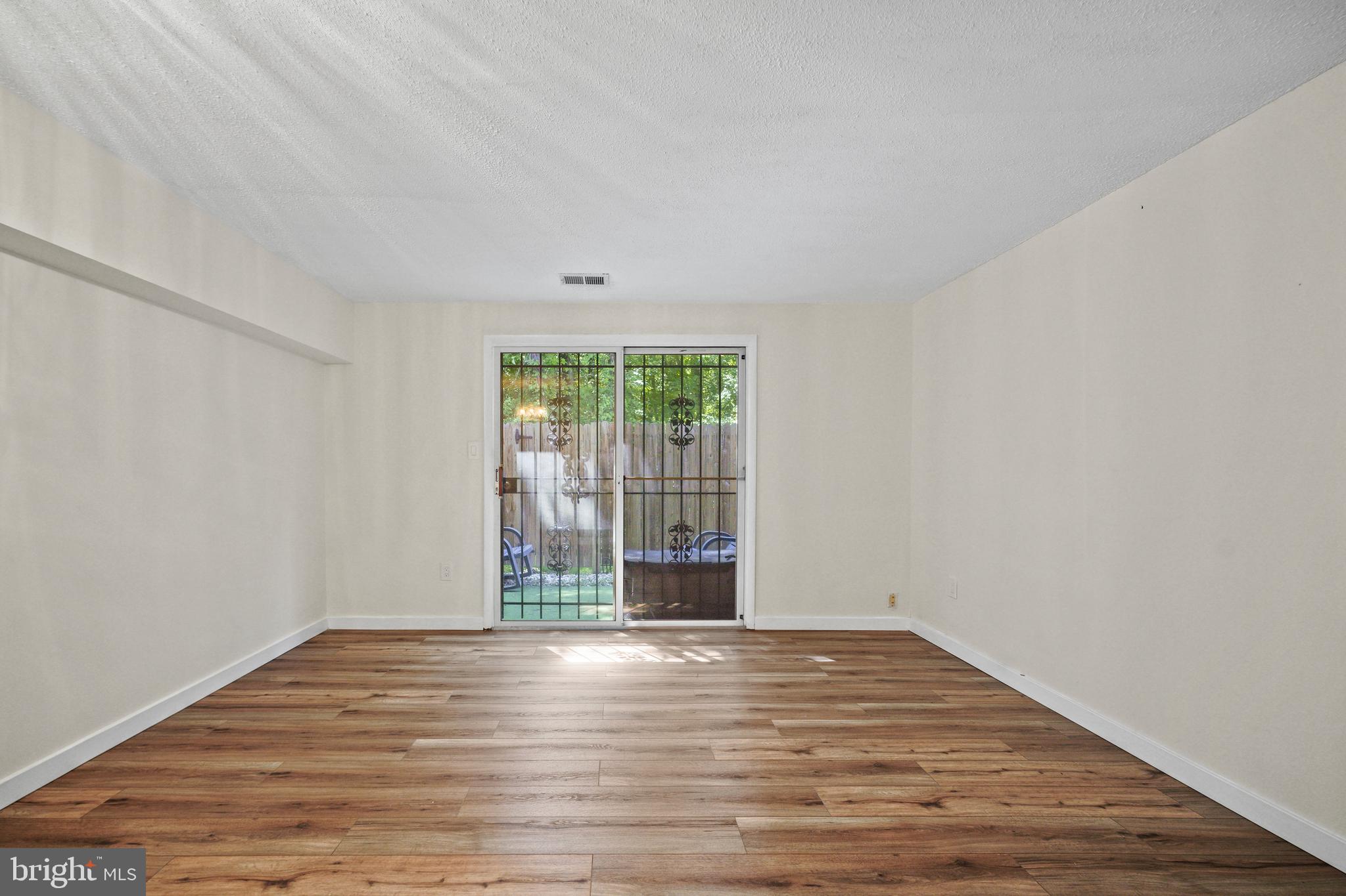 WINDMILL SQUARE - Residential