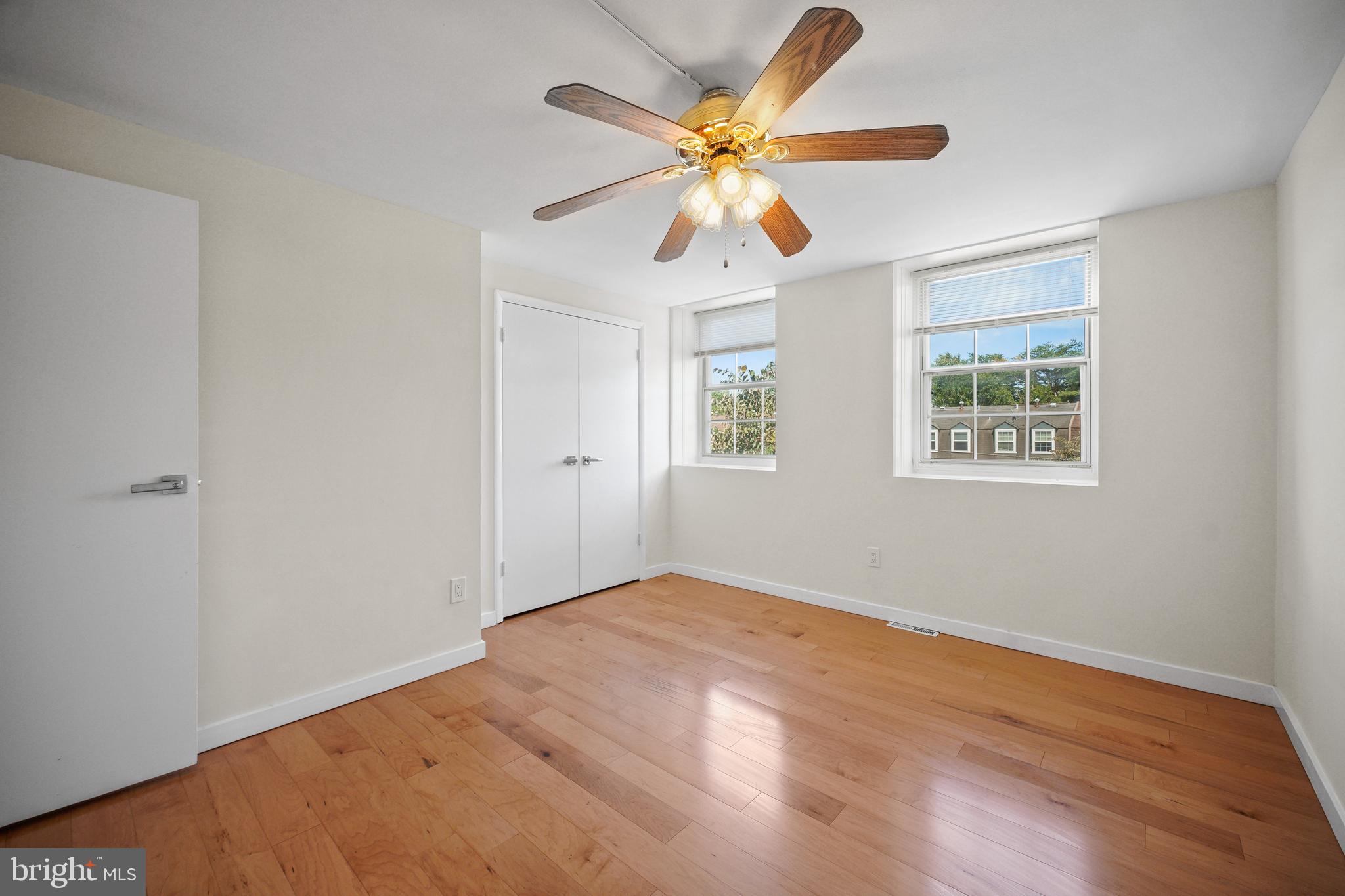 WINDMILL SQUARE - Residential