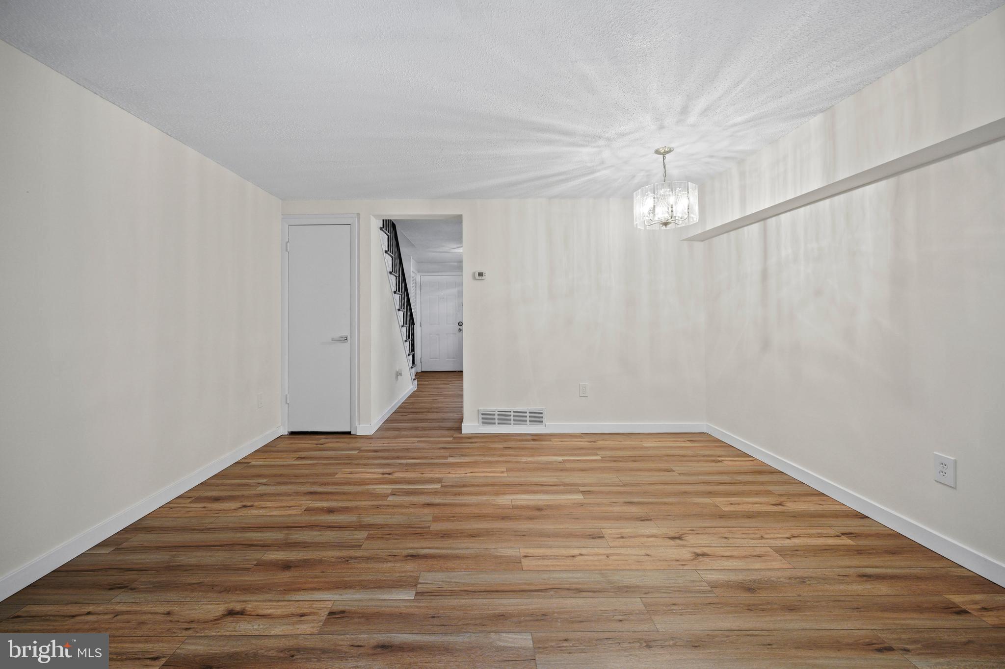 WINDMILL SQUARE - Residential