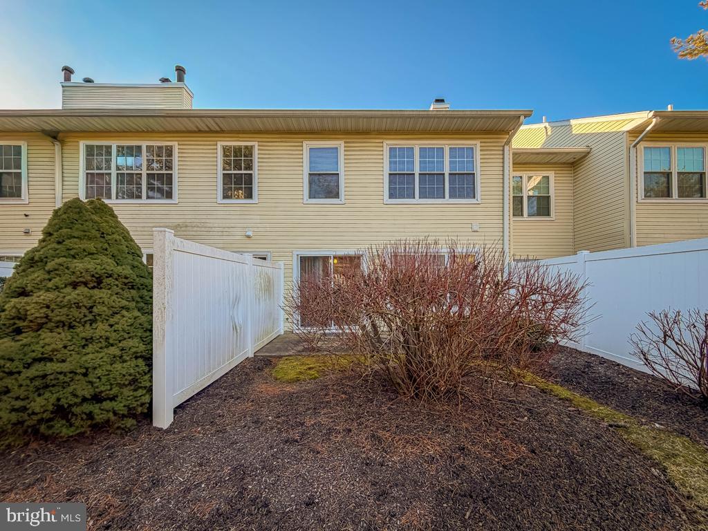 BROOKSTONE - Residential