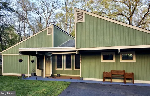 6266 Occoquan Forest Drive, Manassas, VA MLS: VAPW2090806