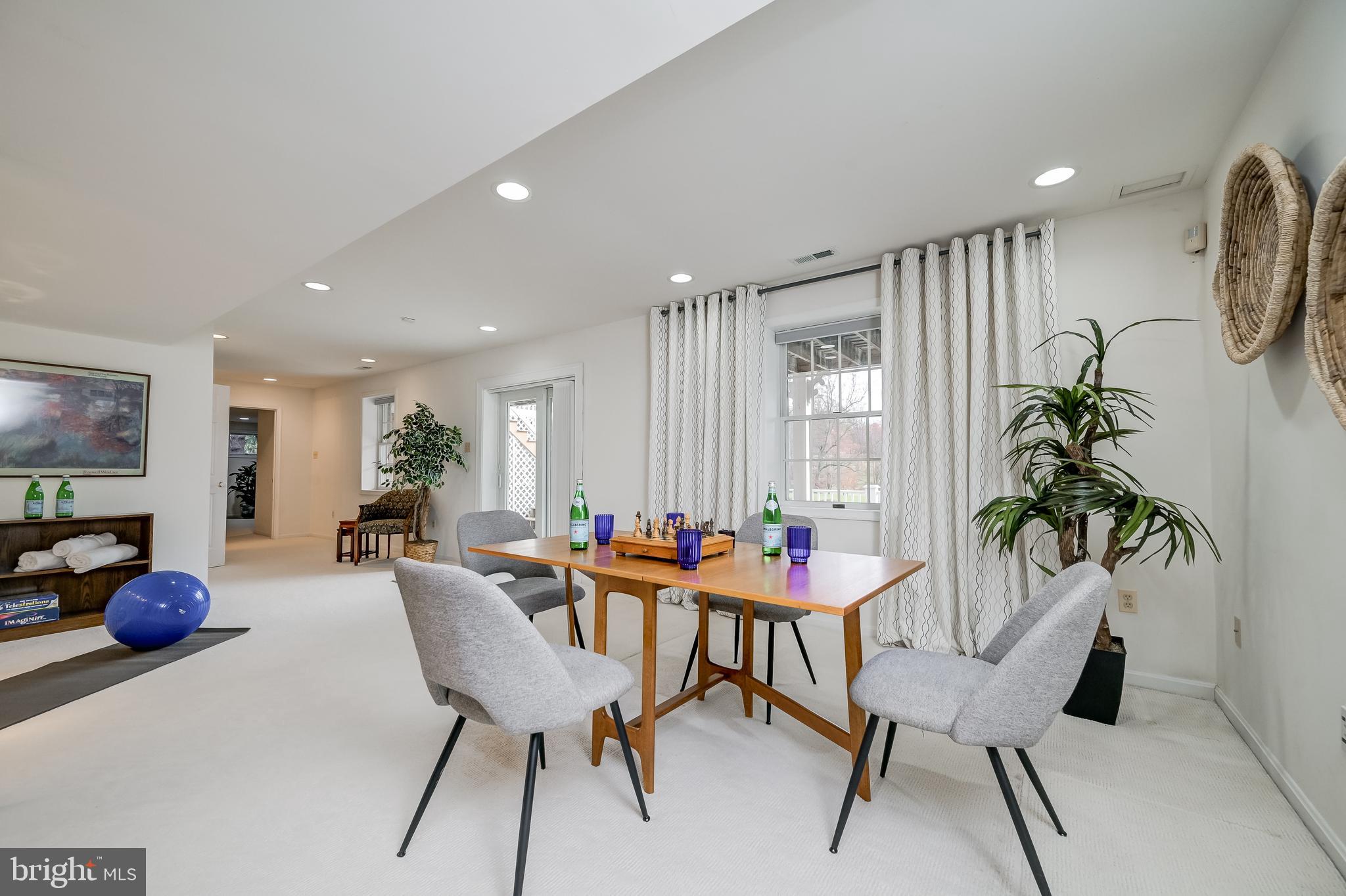 HOBBITS GLEN - Residential