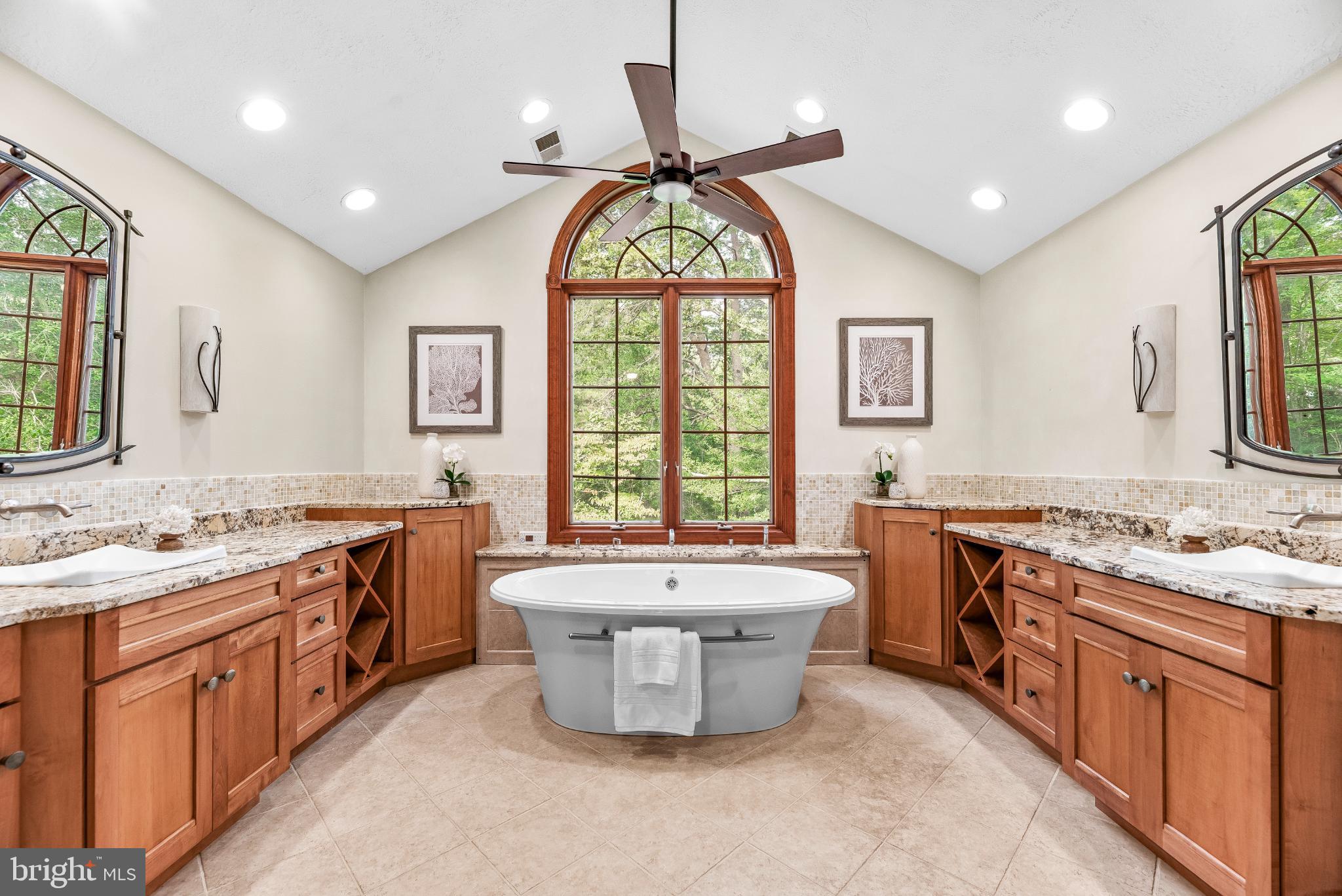 ST LEONARD SHORES - Residential