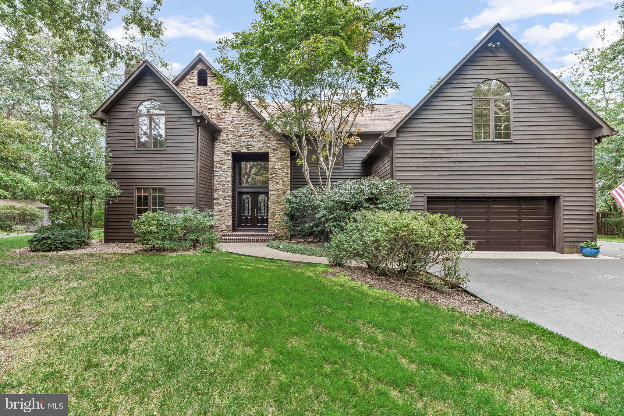 1111 THOMPSON COURT