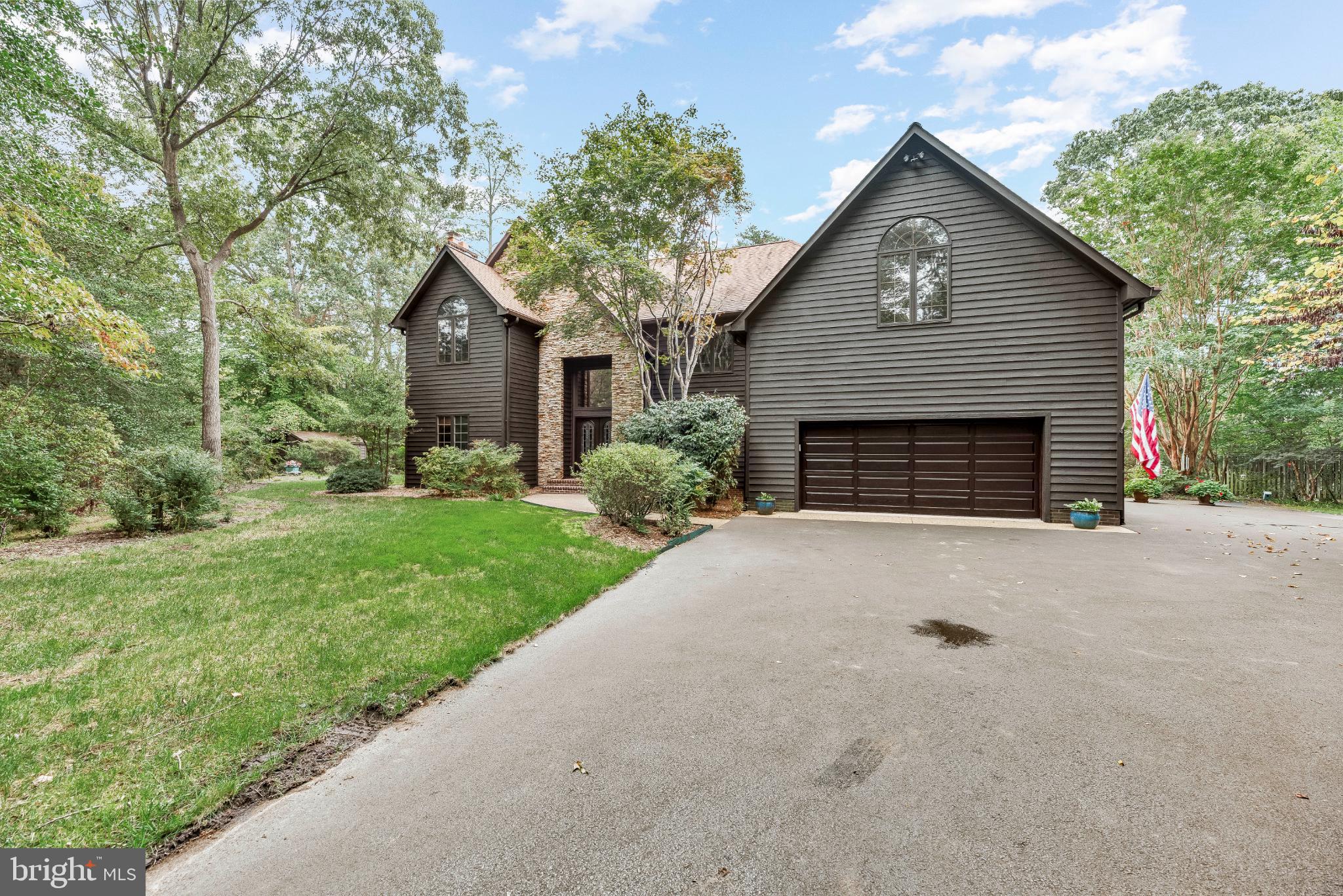 1111 THOMPSON COURT