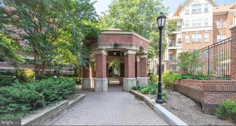 COURTHOUSE HILL - Residential Lease