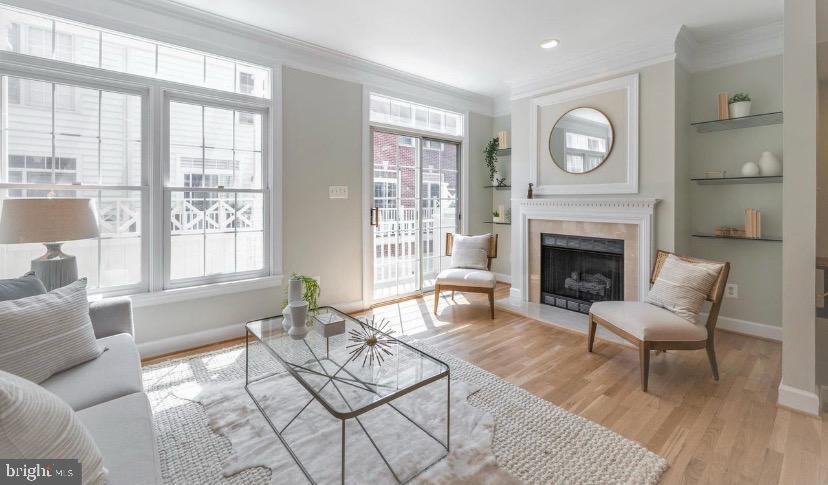 COURTHOUSE HILL - Residential Lease