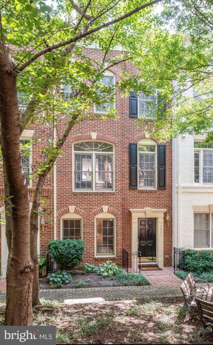 COURTHOUSE HILL - Residential Lease