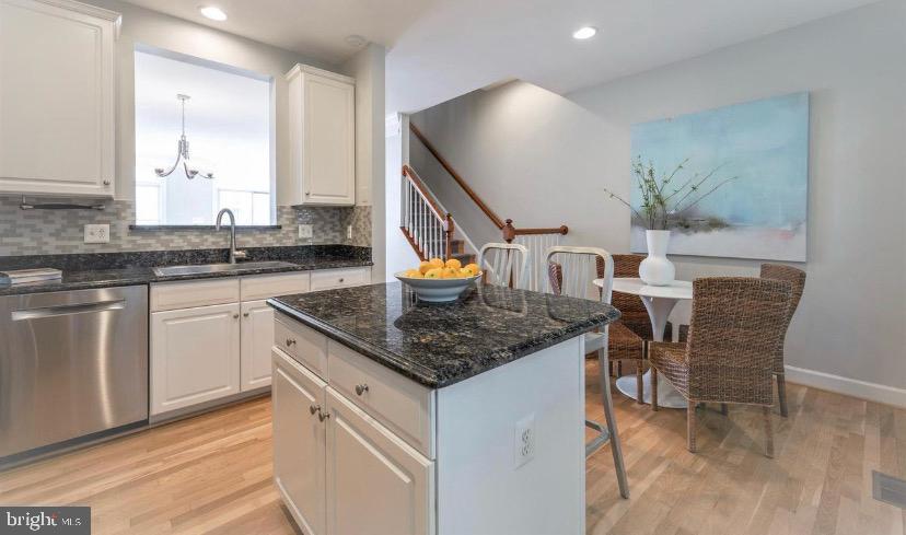 COURTHOUSE HILL - Residential Lease