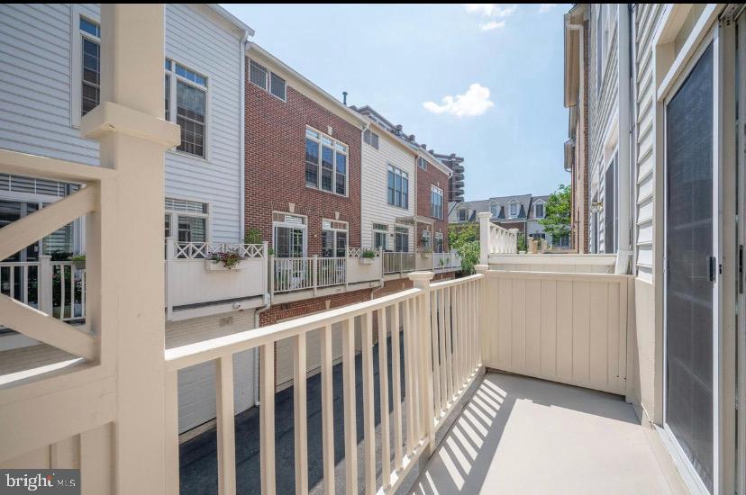 COURTHOUSE HILL - Residential Lease