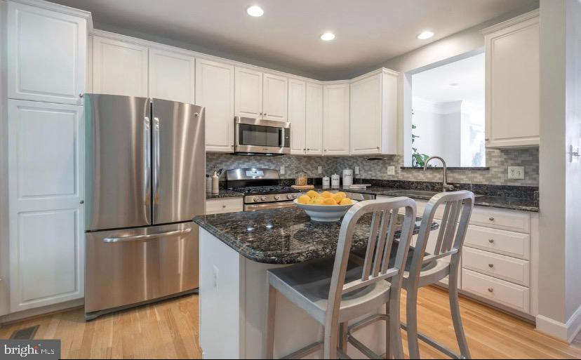 COURTHOUSE HILL - Residential Lease