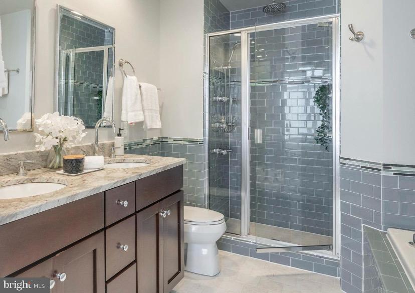 COURTHOUSE HILL - Residential Lease