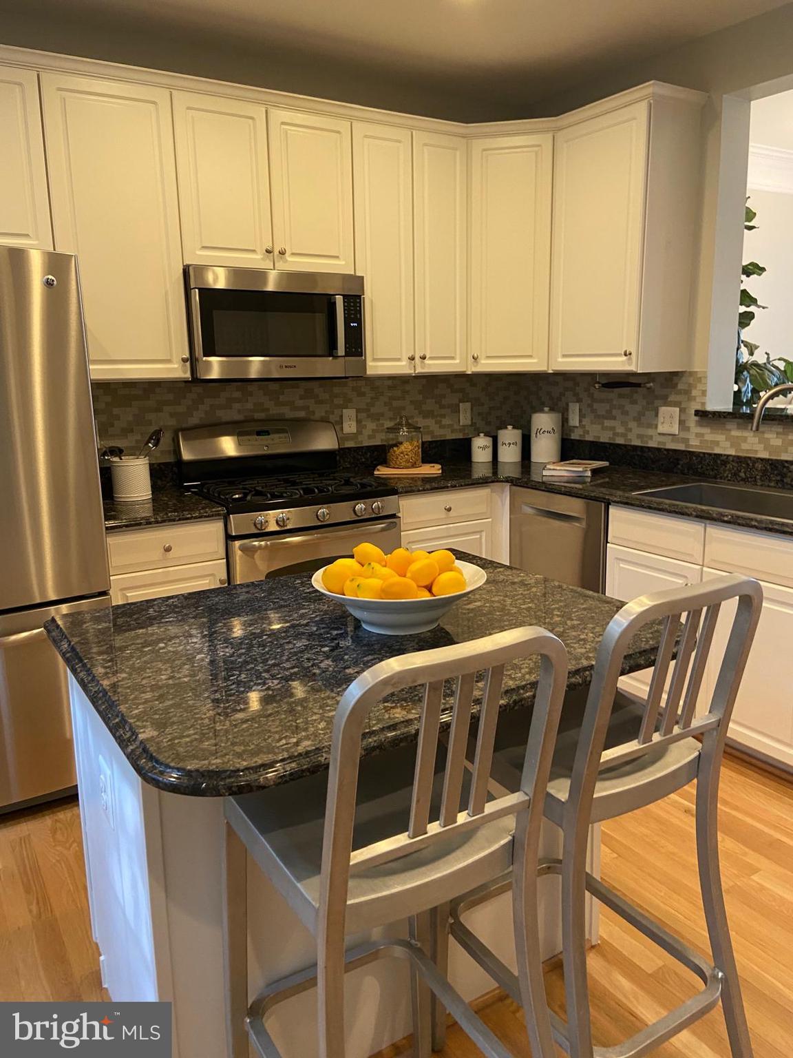 COURTHOUSE HILL - Residential Lease