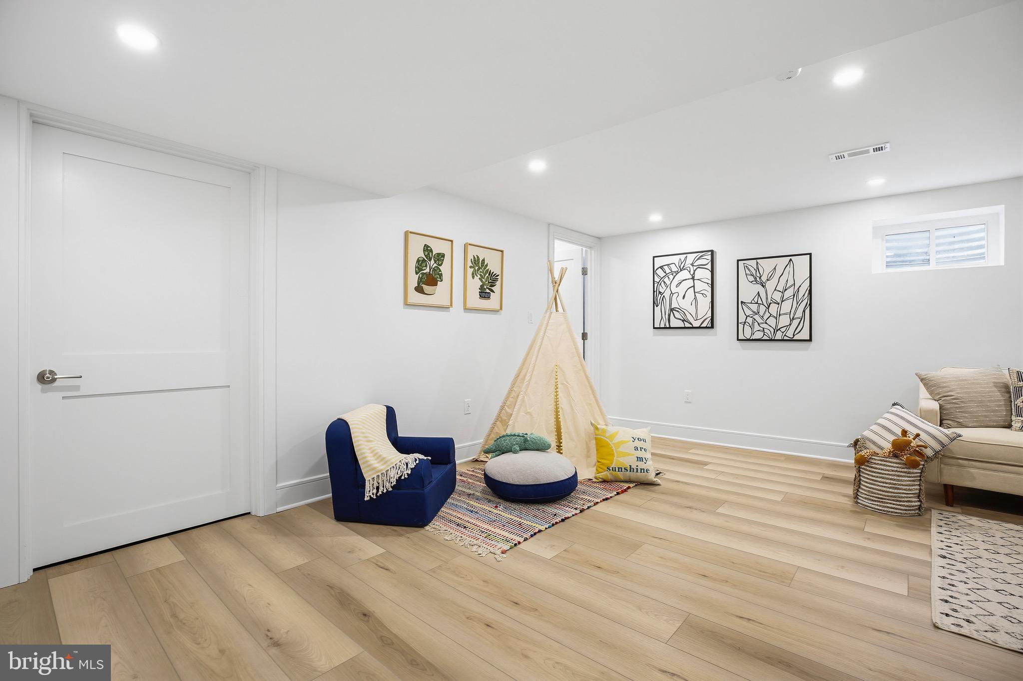 OAK SPRINGS - Residential