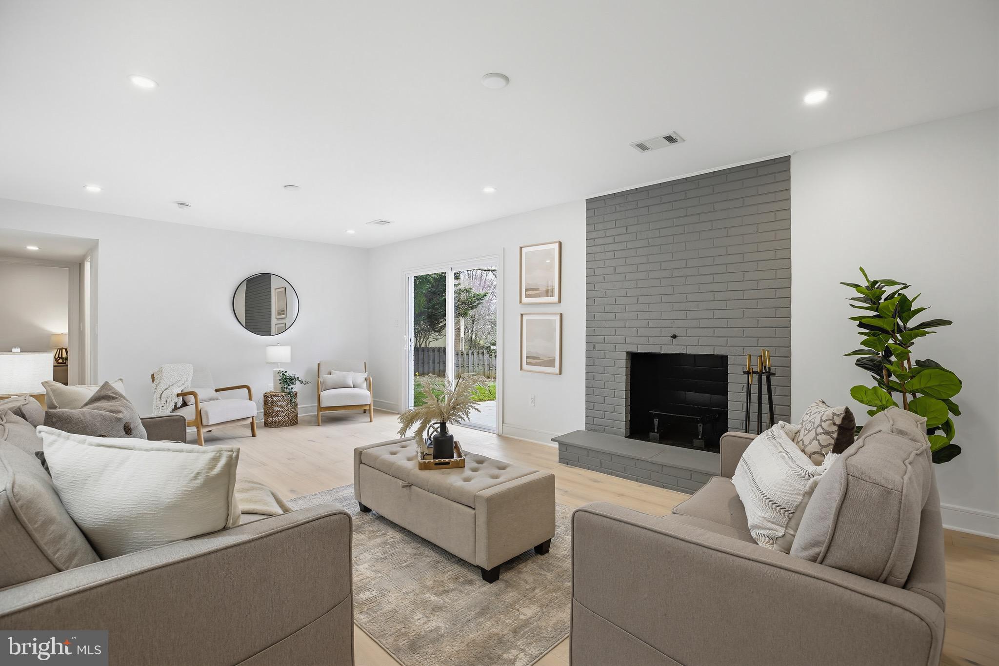 OAK SPRINGS - Residential