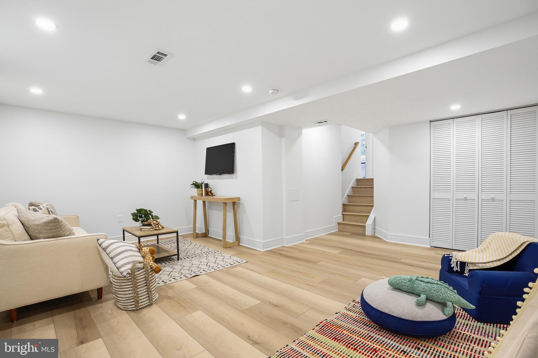 OAK SPRINGS - Residential