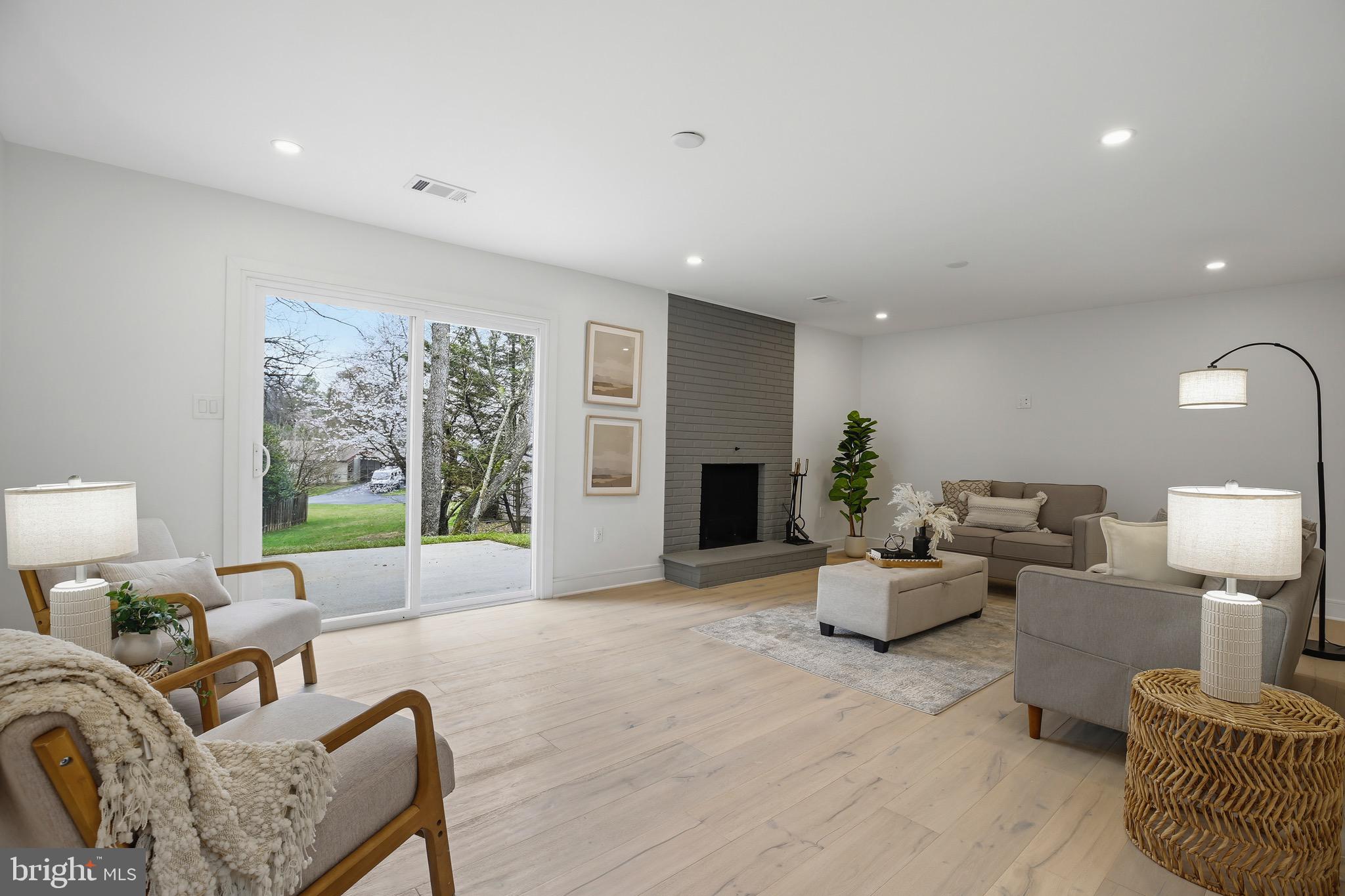 OAK SPRINGS - Residential