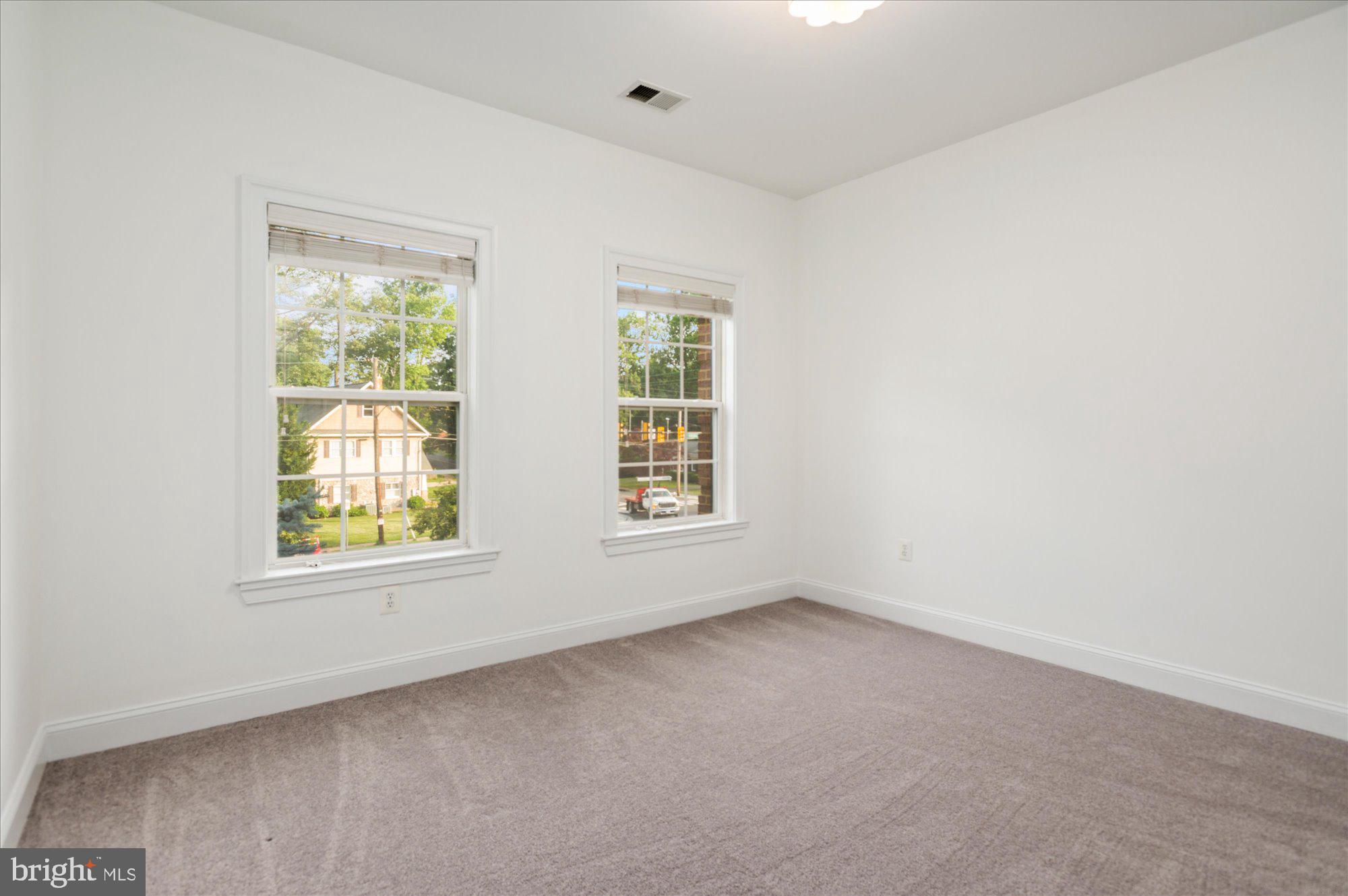 BERKSHIRE OAKWOOD - Residential