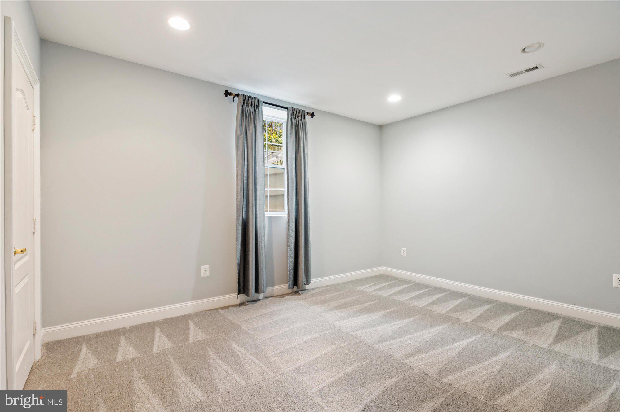 BERKSHIRE OAKWOOD - Residential