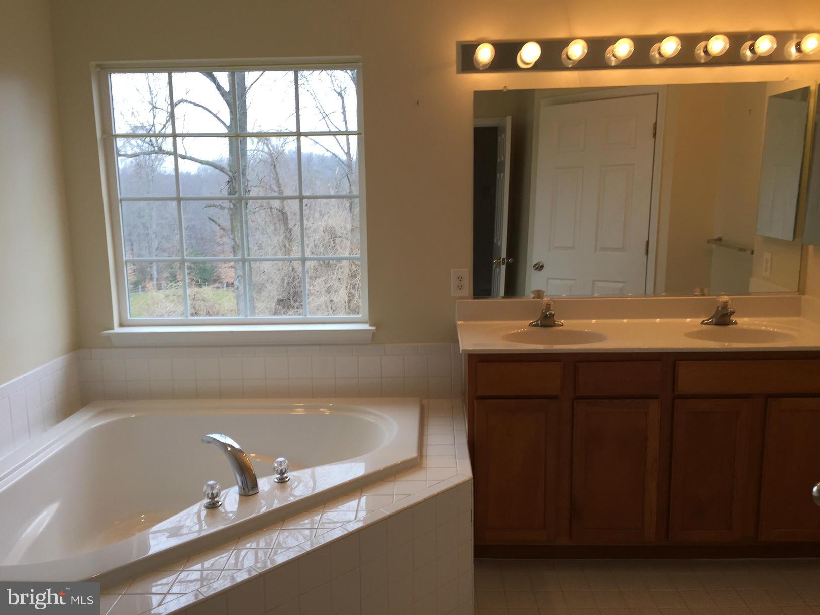 PINEY ORCHARD - Residential Lease