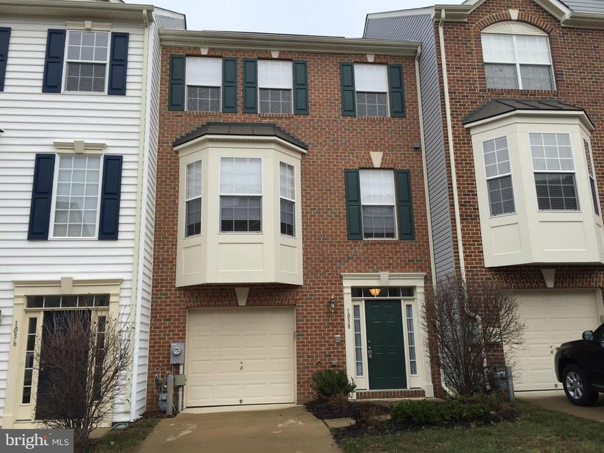 Lovely large 3 Level Town Home w 1 Car Garage in Piney Orchard.  Minutes from Ft Meade, NSA, This Move In Today Town Home has 3 bedrooms, Large Master w Walk In Closet & Bath.  Living Rm/Dining Combination, Eat in Kitchen & Study/Den. Gas fireplace & 1/2 bath on Lower level.  Carpets cleaned & Fresh Paint. Tenant has access to Fabulous Amenities: Fitness Room, Walk to Pools, Walking Trails,Tennis