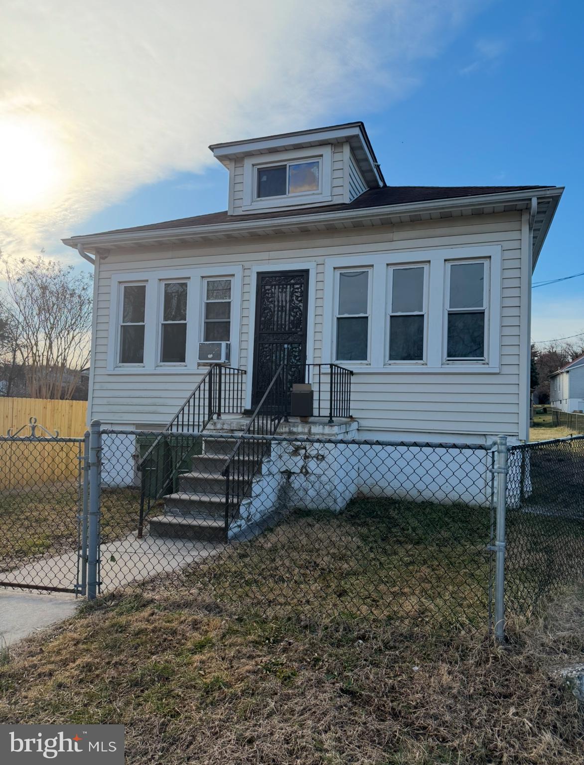 2 bedroom 1 bath in Anne Arundel County! Home is livable and ready for you to move in.