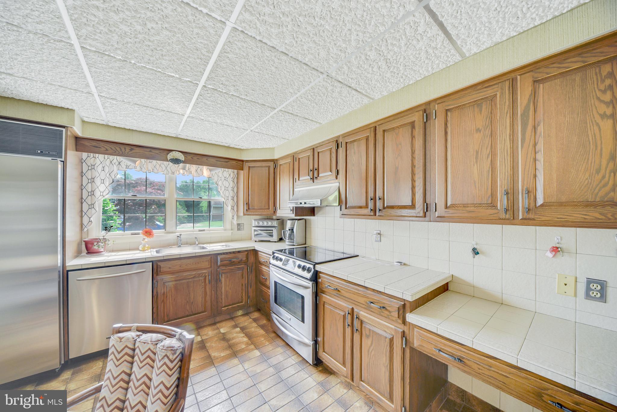 HALLMARK MANOR - Residential